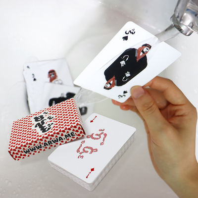 맞춤형 색상 63*88mm 종이 게임 카드 포커 Pvc 100% 플라스틱 포커 카드 로고